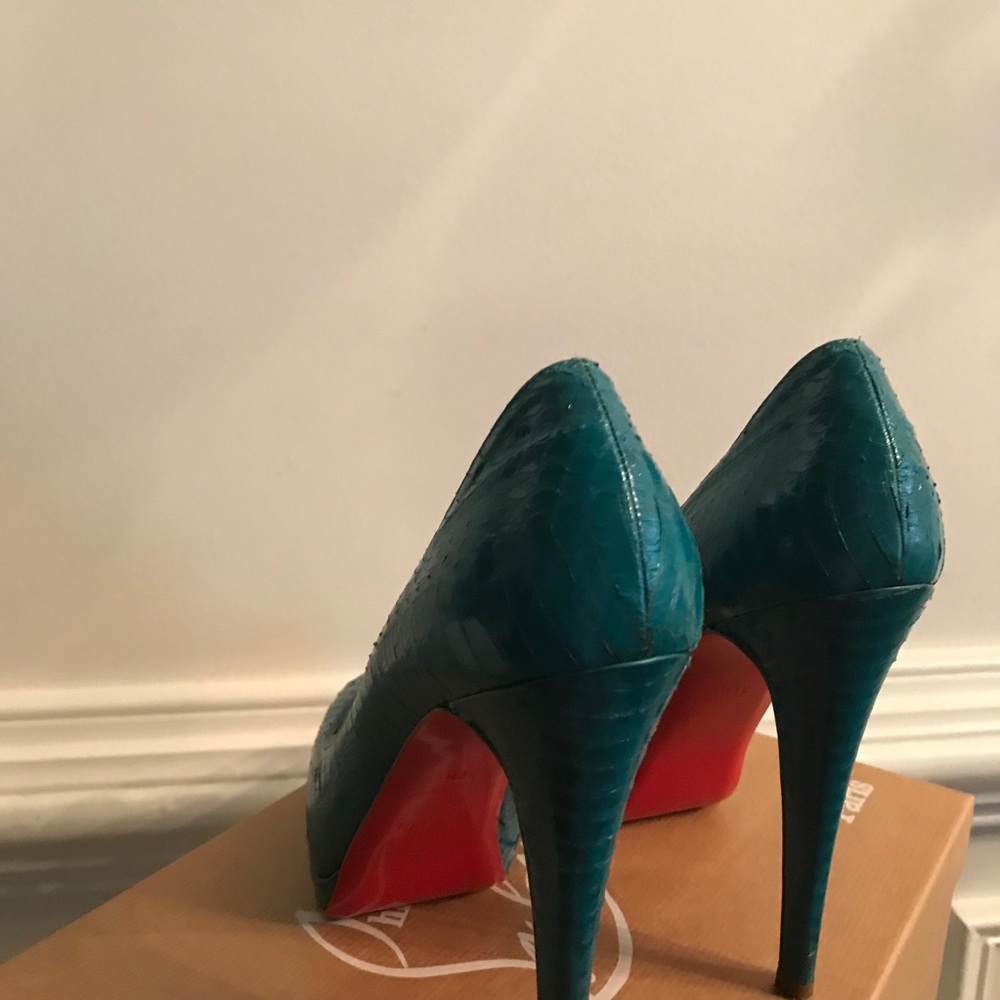 AUTHENTIC CHRISTIAN LOUBOUTIN SNAKE PEEP TOES
